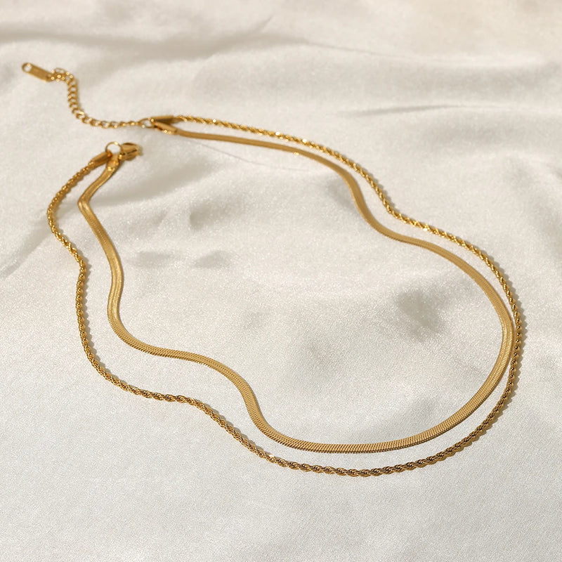 Colar Banhado a Ouro 18K – Corrente de Aço desligada com Design Elegante e Moderno
