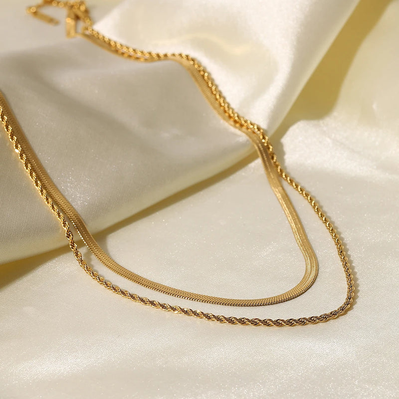 Colar Banhado a Ouro 18K – Corrente de Aço desligada com Design Elegante e Moderno